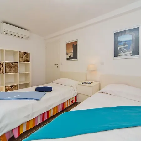 I Sassi Bianchi - East * ツァヴタット