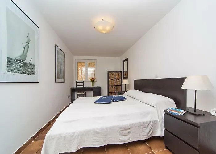 I Sassi Bianchi - East *