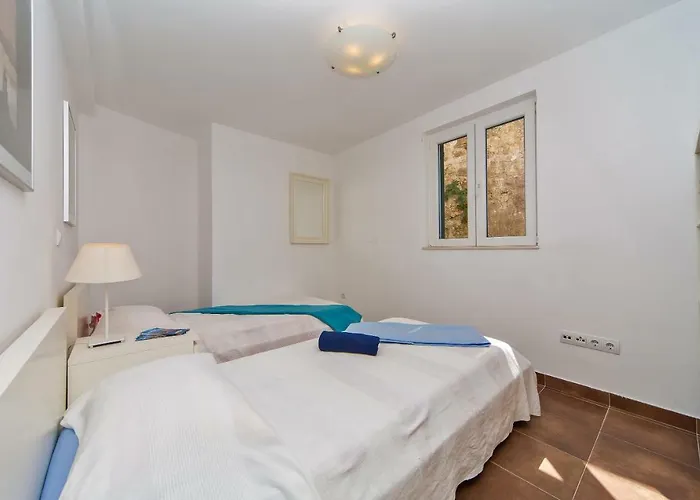 Willa I Sassi Bianchi - East *